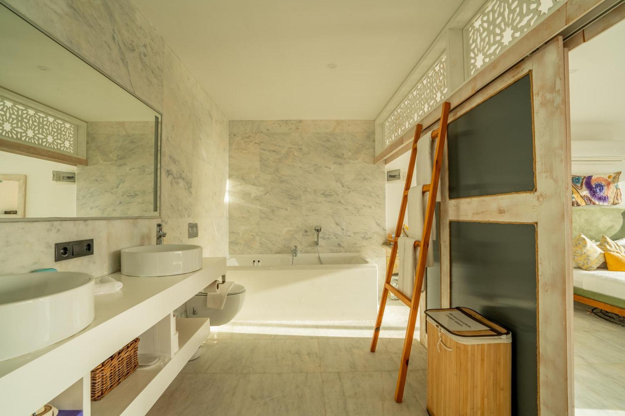 Suite mit Queensize-Bett und Whirlpool